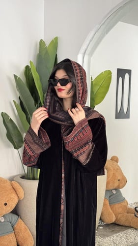 مخمل كلوش بكم كشميري وطرحه بوجهين(شهرزاد)