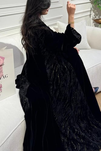 مخمل مع مخمل اسود شيفون مبطن من الجوانب و الأكمام