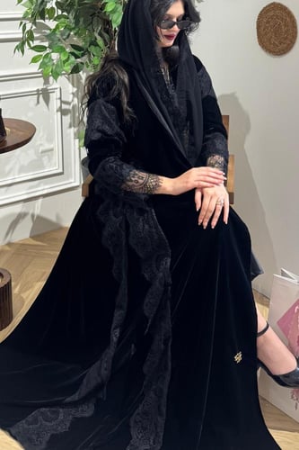 كريب أو مخمل بدانتيل على الأكمام ومن الأمام والخلف...