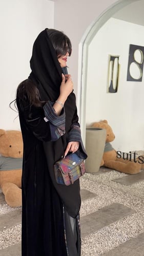 مخمل كلوش بكم كشميري وطرحه بوجهين (فتنه)