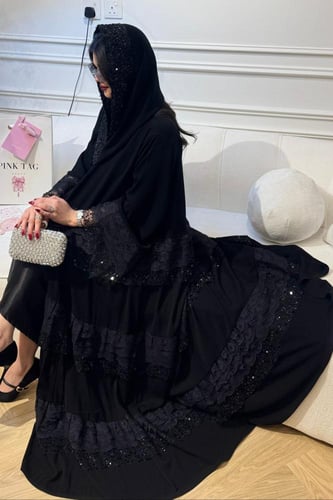 كريب ملكي بطبقات دانتيل وترتر