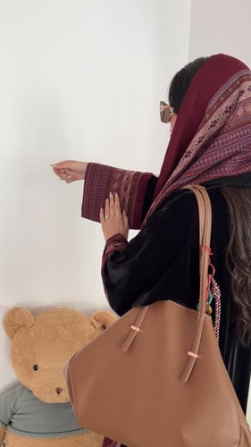 مخمل كلوش بكم كشميري وطرحه بوجهين (عفرا)