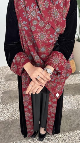 مخمل كلوش بكم كشميري وطرحه بوجهين( كادي )