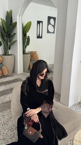 مخمل كلوش بكم كشميري وطرحه بوجهين (ياقوت)