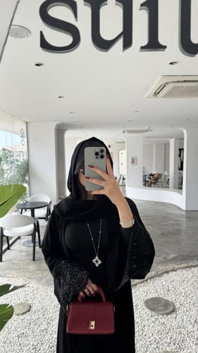 كريب ملكي كلوش تطريز على الأكمام ومن الاسفل