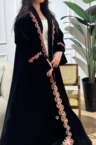 مخمل بوررودعلى الأكمام ومن الأمام