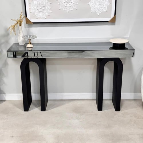 طاولة كونسول بتصميم عصري وفاخر