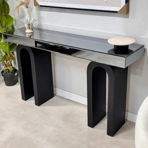 طاولة كونسول بتصميم عصري وفاخر