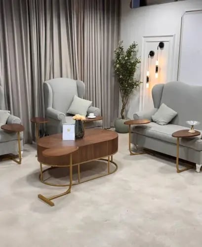 طاولة مع 6 خدمة بشكل عصري وانيق