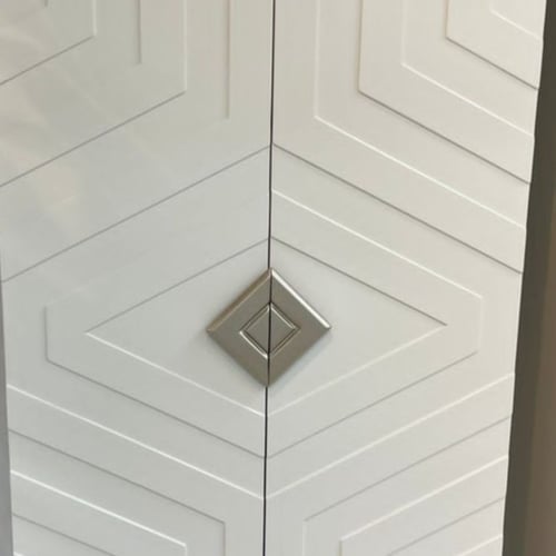 دولاب عبايات بتصميم عصري وفاخر