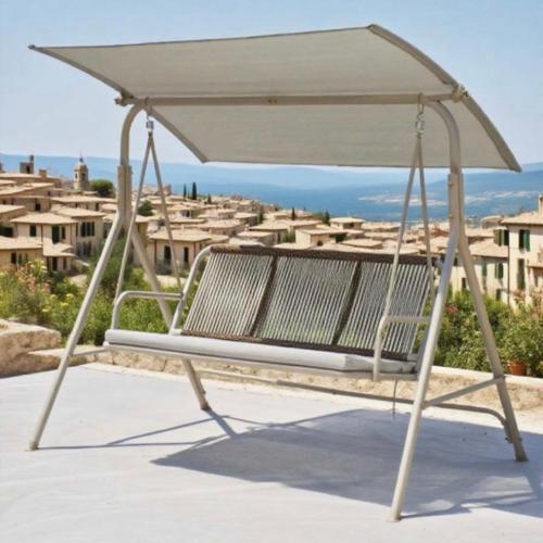 أرجوحة خارجية بثلاثة مقاعد بتصميم عصري أنيق
