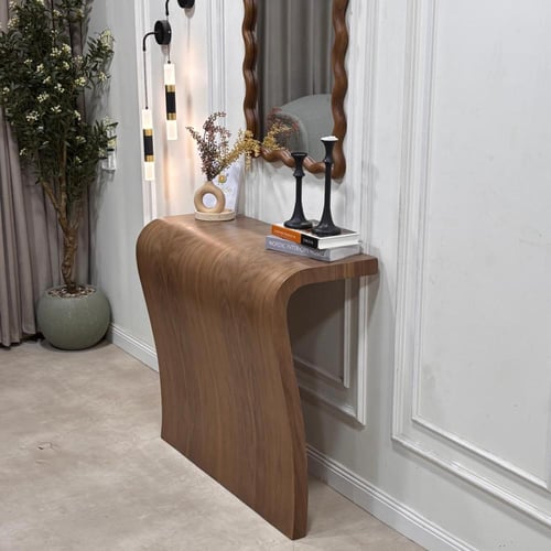 كنسول يتميز بتصميم أنيق وعصري مع لمسات كلاسيكية: