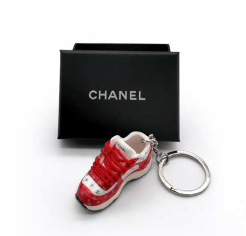 ميدالية مفاتيح شكل جزمة CHANEL