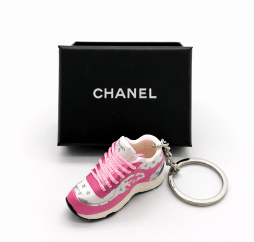 ميدالية مفاتيح شكل جزمة CHANEL