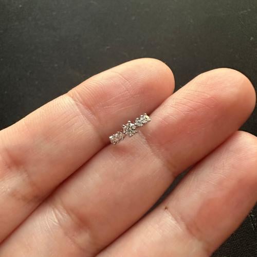 زمام لون فضي