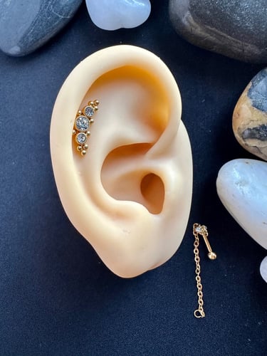بيرسنق اذن لون ذهبي