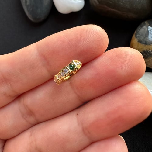 بيرسنق بدون تخريم للاذن لون ذهبي