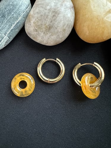 حلق اكسسوار ذهبي وعسلي