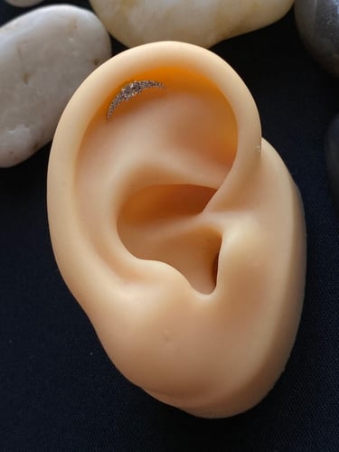 بيرسنق للاذن لون فضي