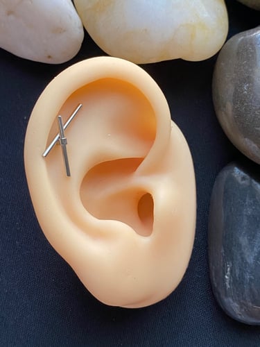 بيرسنق للاذن لون فضي