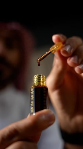 دهن عود كمبودي أربعة أنواع