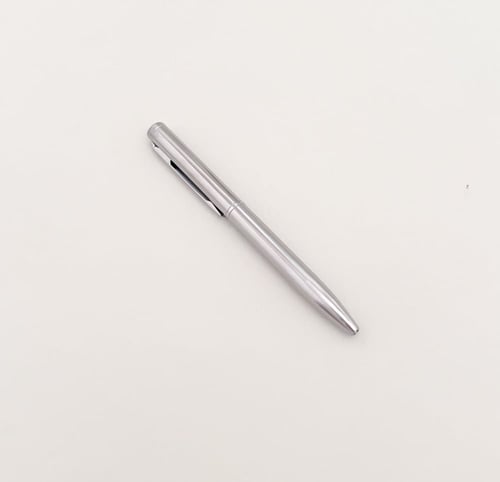 قلم حجم صغير بعدة الوان