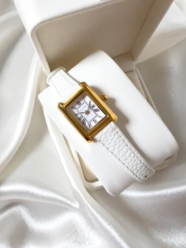 ساعة مواليد جلد فاخره شبيهة كارتير 0-5سنوات