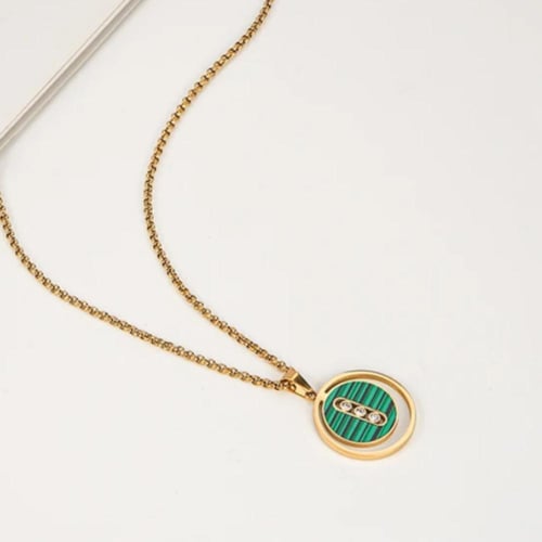 قلادة دياري المستديرة اللون الاخضر