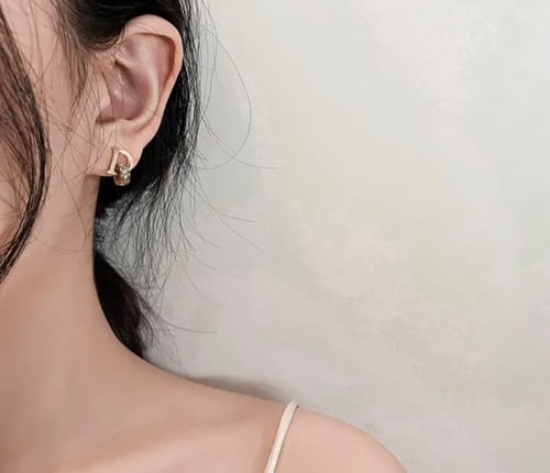 اقراط دياري D