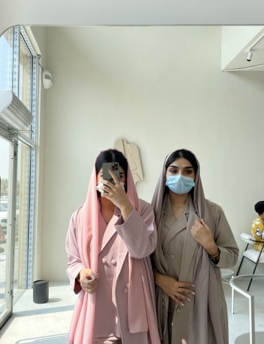 عباية روز وكراميل - متجر الخياله للعبايات