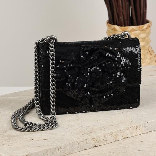 شنطة كيرت جيجر لامعة أسود