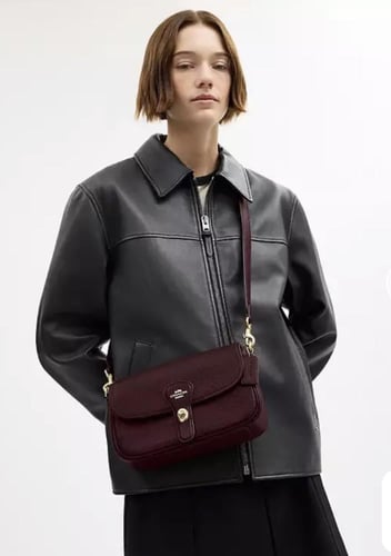 شنطه كوتش البرغندي