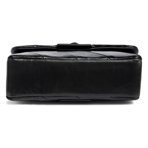 شنطة كيرت جيجر جلد منقوش أسود