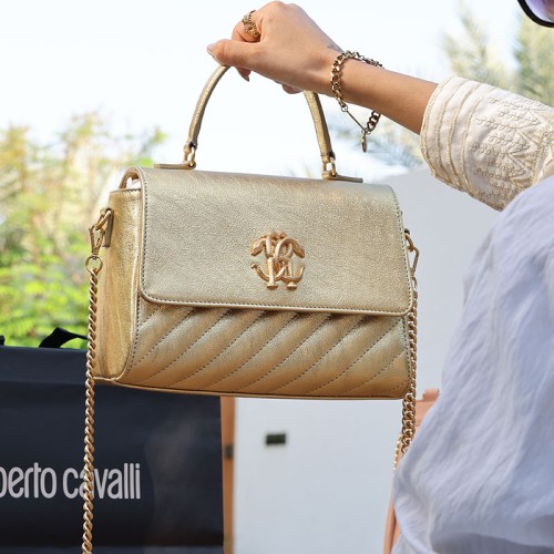 شنطة روبرتو كفالي ذهبية بالشعار