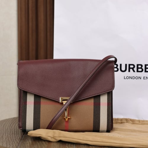 شنطة من بربري لون عنابي