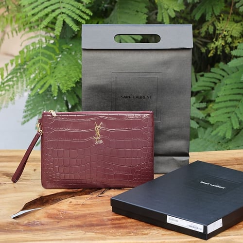 شنطة سان لوران حمراء