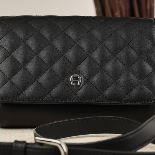 شنطة اقنر كتف مع حزام أسود