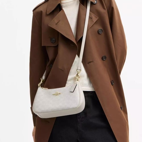 شنطة كوتش تيري أبيض