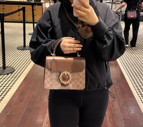 شنطه كوتش بني فاتح كرستال