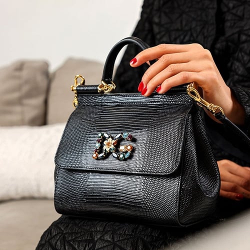 شنطة دولسي اند غابانا سوداء سمول