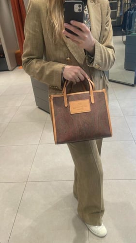 شنطه اترو مربع