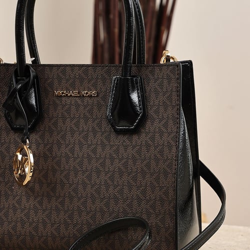 شنطة مايكل كورس من الأكورديون بني