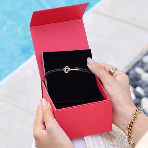 اسورة كارولينا هريرا انسيجنيا كيز سوداء