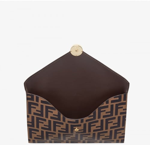 شنطة فندي مسطحة من الجلد البني