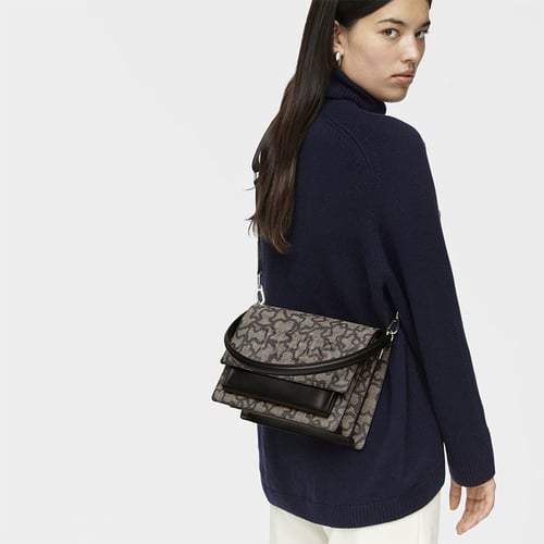 شنطة توس الأيقونية سوداء