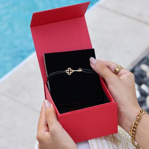 اسورة كارولينا هريرا انسيجنيا كيز سوداء