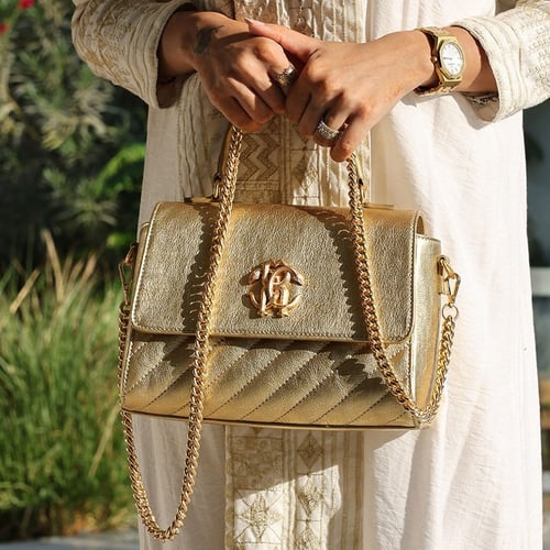 شنطة روبرتو كفالي ذهبية بالشعار