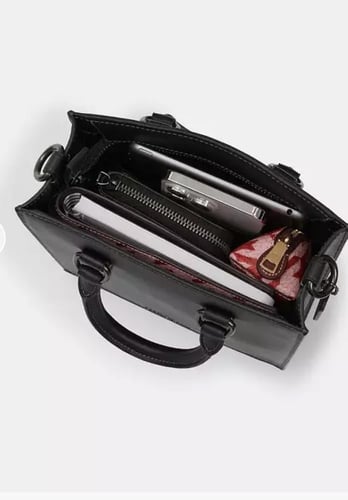 شنطه كوتش Dylan Tote Bag