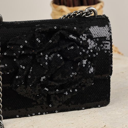 شنطة كيرت جيجر لامعة أسود