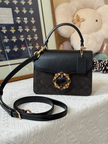 شنطه كوتش بني غامق كرستال